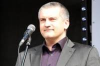 Аксенов грозится обозвать татар экстремистами и предлагает им уехать из Крыма